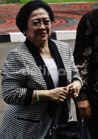 Ketum PDIP Megawati Soekarnoputri tiba di gedung DPR pukul 13.50 WIB. Ramses/detikFoto.