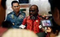 Soal tuntutan pihak TNI agar Pigai meminta maaf lewat media massa dari Sabang sampai Merauke, Pigai menanggapi dengan penegasan bahwa Panglima TNI sudah menerima permohonan maafnya.