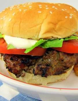 Makanlah Burger Dengan Cara Ini Agar Tidak Berantakan!