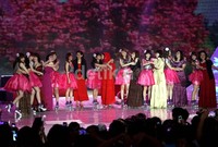 Dibalik kesuksesan mereka adalah orang tua masing-masing. Pada kesempatan itu pula Chibi mengajak dan memperkenalkan ortu mereka masing-masing keatas panggung.