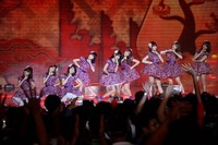 Aksi Cherrybelle di atas panggung.