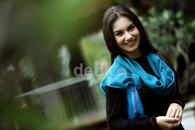 Senyuman Manis Irish Bella