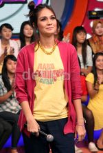 Bergaya Casual, Luna Maya Tetap Cantik