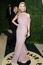 Rosie Huntington-Whiteley Cantik Bak Barbie