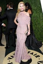 Rosie Huntington-Whiteley Cantik Bak Barbie