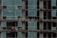 Pembangunan apartemen di Jakarta, Bekasi dan Depok bakal semakin pesat, khususnya di luar kawasan segitiga emas atau central business district (CBD) Jakarta. Walaupun pada tahun lalu penjualan apartemen relatif rendah.