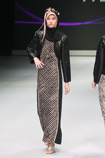 Yuyuk Nurmaisyah Natural Luxury. Fashion Show Parade INFINITELY COVERED. Indonesia Fashion Week 2013 at Jakarta Convention Center. 15 Februari 2013. Senayan. Jakarta. [Foto: Mohammad Abduh/Wolipop]