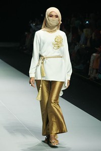 Jenahara Nasution The Tuareg. Fashion Show Parade INFINITELY COVERED. Indonesia Fashion Week 2013 at Jakarta Convention Center. 15 Februari 2013. Senayan. Jakarta. [Foto: Mohammad Abduh/Wolipop]