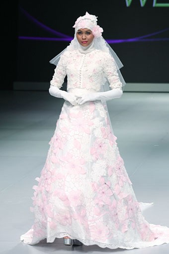 Misan Kopaka Western Romanticism. Fashion Show Parade INFINITELY COVERED. Indonesia Fashion Week 2013 at Jakarta Convention Center. 15 Februari 2013. Senayan. Jakarta. [Foto: Mohammad Abduh/Wolipop]