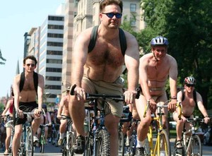5 Event Ini, Pesertanya Harus Telanjang