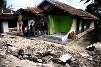 Ada tiga rumnah yang rusak akibat tertimpa badan truk. Ramses/detikFoto.