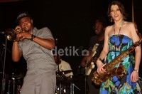 Aksi Maurice saat jumpa pers Java Jazz 2013.