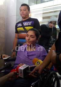 Wajah Ashanty masih terlihat lemas dan sedikit pucat.