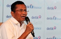 Dahlan Iskan menjawab pertanyaan-pertanyaan dari peserta.