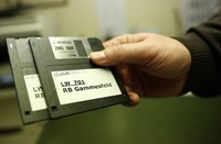 Sistem penyimpanan data masih menggunakan disket. REUTERS/Lisi Niesner.