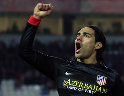 Dengan hasil tersebut maka Atletico, yang menang 2-1 dalam laga leg I lalu pun melaju dengan agregat 4-3. REUTERS/Marcelo del Pozo.