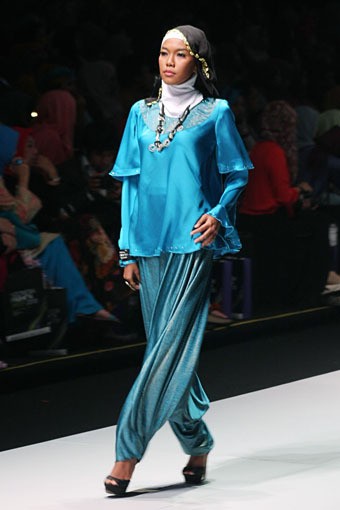 Amalina Aman Timeless Treasure. Fashion Show Parade INFINITELY COVERED. Indonesia Fashion Week 2013 at Jakarta Convention Center. 15 Februari 2013. Senayan. Jakarta. [Foto: Mohammad Abduh/Wolipop]