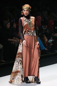 Amalina Aman Timeless Treasure. Fashion Show Parade INFINITELY COVERED. Indonesia Fashion Week 2013 at Jakarta Convention Center. 15 Februari 2013. Senayan. Jakarta. [Foto: Mohammad Abduh/Wolipop]