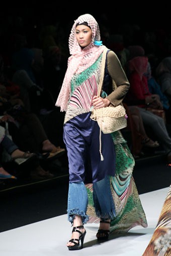 Amalina Aman Timeless Treasure. Fashion Show Parade INFINITELY COVERED. Indonesia Fashion Week 2013 at Jakarta Convention Center. 15 Februari 2013. Senayan. Jakarta. [Foto: Mohammad Abduh/Wolipop]