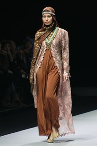 Amalina Aman Timeless Treasure. Fashion Show Parade INFINITELY COVERED. Indonesia Fashion Week 2013 at Jakarta Convention Center. 15 Februari 2013. Senayan. Jakarta. [Foto: Mohammad Abduh/Wolipop]