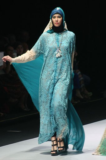 Amalina Aman Timeless Treasure. Fashion Show Parade INFINITELY COVERED. Indonesia Fashion Week 2013 at Jakarta Convention Center. 15 Februari 2013. Senayan. Jakarta. [Foto: Mohammad Abduh/Wolipop]