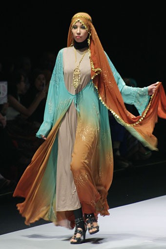 Amalina Aman Timeless Treasure. Fashion Show Parade INFINITELY COVERED. Indonesia Fashion Week 2013 at Jakarta Convention Center. 15 Februari 2013. Senayan. Jakarta. [Foto: Mohammad Abduh/Wolipop]