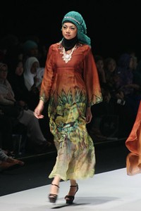 Amalina Aman Timeless Treasure. Fashion Show Parade INFINITELY COVERED. Indonesia Fashion Week 2013 at Jakarta Convention Center. 15 Februari 2013. Senayan. Jakarta. [Foto: Mohammad Abduh/Wolipop]