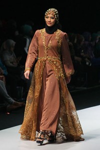 Amalina Aman Timeless Treasure. Fashion Show Parade INFINITELY COVERED. Indonesia Fashion Week 2013 at Jakarta Convention Center. 15 Februari 2013. Senayan. Jakarta. [Foto: Mohammad Abduh/Wolipop]