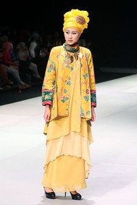 Hennie Noer Ethnic Harmony. Fashion Show Parade INFINITELY COVERED. Indonesia Fashion Week 2013 at Jakarta Convention Center. 15 Februari 2013. Senayan. Jakarta. [Foto: Mohammad Abduh/Wolipop]