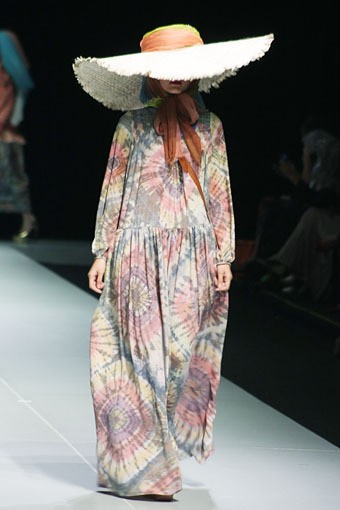 Jakarta, Indonesia - 15 Februari 2013. Dian Pelangi Savana Troops Fashion Show Parade INFINITELY COVERED. Indonesia Fashion Week 2013 at Jakarta Convention Center. Senayan, Jakarta. [Foto: Mohammad Abduh/Wolipop]