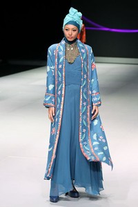 Hennie Noer Ethnic Harmony. Fashion Show Parade INFINITELY COVERED. Indonesia Fashion Week 2013 at Jakarta Convention Center. 15 Februari 2013. Senayan. Jakarta. [Foto: Mohammad Abduh/Wolipop]