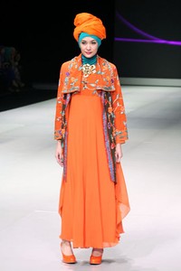 Hennie Noer Ethnic Harmony. Fashion Show Parade INFINITELY COVERED. Indonesia Fashion Week 2013 at Jakarta Convention Center. 15 Februari 2013. Senayan. Jakarta. [Foto: Mohammad Abduh/Wolipop]