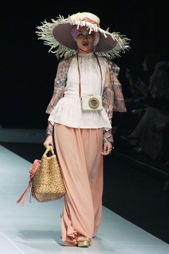 Jakarta, Indonesia - 15 Februari 2013. Dian Pelangi Savana Troops Fashion Show Parade INFINITELY COVERED. Indonesia Fashion Week 2013 at Jakarta Convention Center. Senayan, Jakarta. [Foto: Mohammad Abduh/Wolipop]