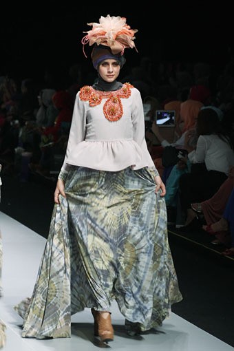 Jakarta, Indonesia - 15 Februari 2013. Dian Pelangi Savana Troops Fashion Show Parade INFINITELY COVERED. Indonesia Fashion Week 2013 at Jakarta Convention Center. Senayan, Jakarta. [Foto: Mohammad Abduh/Wolipop]