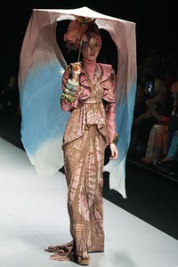 Jakarta, Indonesia - 15 Februari 2013. Dian Pelangi Savana Troops Fashion Show Parade INFINITELY COVERED. Indonesia Fashion Week 2013 at Jakarta Convention Center. Senayan, Jakarta. [Foto: Mohammad Abduh/Wolipop]