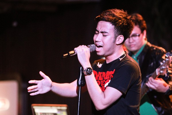 Konser Vidi Aldiano di Rolling Stone Cafe