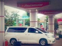 Dual moon roof, electric side door, mesin 2.4 liter, panel kayu, ada yang tertarik? (Foto: sibengal99@yahoo.com).