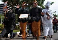 Arief Eka Atmaja mengatakan aksi mereka ini dilakukan untuk menyindir parpol yang hingga saat ini tidak melakukan pendaftaran, bahkan rekomendasi pun belum terdengar, padahal pendaftaran dibuka sejak 27 Februari lalu.