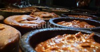 Setelah masak dan mengental, air gula ini pun siap dicetak. Arbi Anugrah/detikcom.