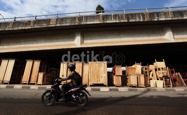 Usaha di Kolong Flyover