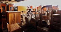 Seharusnya tempat ini menjadi ruang hijau dan untuk pengguna jalan.