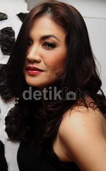 Aih, Seksinya Cornelia Agatha