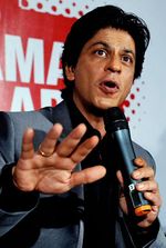 Berusia 47 Tahun, Shahrukh Khan Tetap Tampan