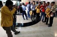 Chris John sempat melayani foto bersama dengan para tamu Kemenpora.