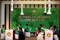Puluhan peserta dari kelompok putra dan putri mengikuti pertandingan seleknas catur junior lapis dua (U-14), di Sekolah Catur Utut Adianto (SCUA) Bekasi.