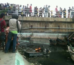 Tossa Penabrak Pelajar Hingga Tewas Dibakar Warga