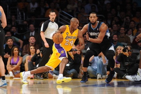 Bryant Pimpin Lakers Kalahkan Wolves