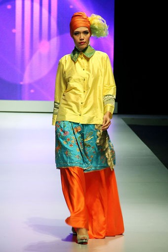 Jakarta, Indonesia - 15 Februari. Oki Wong The Journey. Explore Minangkabau Herritage. Indonesia Fashion Week 2013 at Jakarta Convention Center. 15 Februari 2013. Senayan. Jakarta. [Foto: Mohammad Abduh/Wolipop]