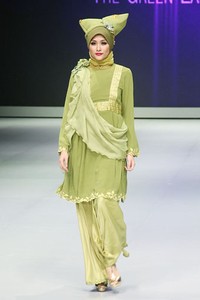 Yadiryah Zunur The Green Land of West Sumetra. Explore Minangkabau Herritage. Indonesia Fashion Week 2013 at Jakarta Convention Center. 15 Februari 2013. Senayan. Jakarta. [Foto: Mohammad Abduh/Wolipop]