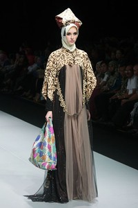 Novia Hertini Recapturing West Sumatra. Explore Minangkabau Herritage. Indonesia Fashion Week 2013 at Jakarta Convention Center. 15 Februari 2013. Senayan. Jakarta. [Foto: Mohammad Abduh/Wolipop]